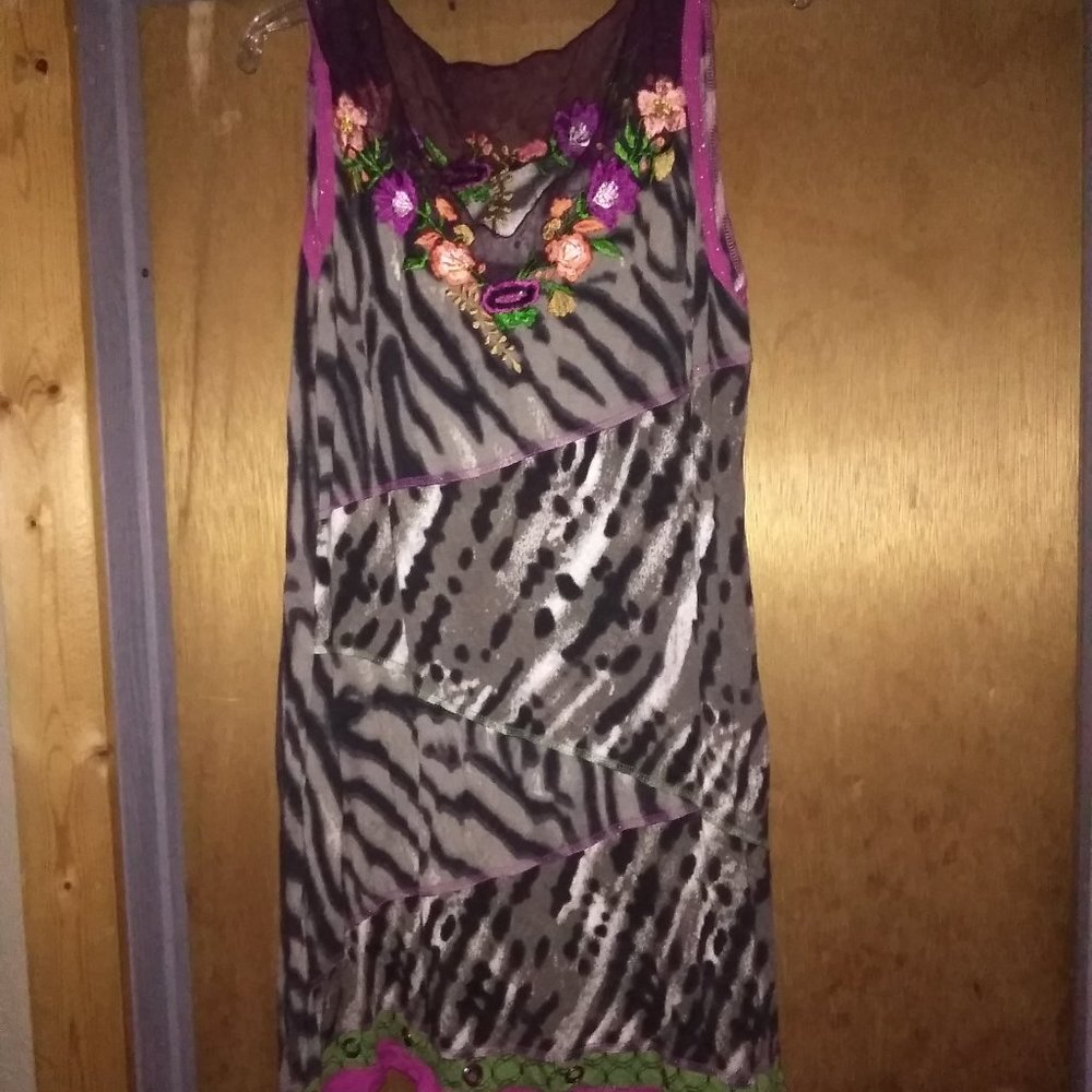 Pretty Unique sleeveless dress. Size XL